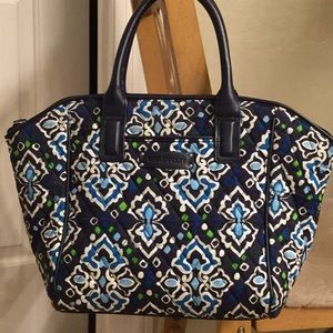 VERA BRADLEY HANDBAG